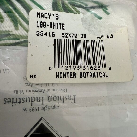 Christmas Tablecloth Holiday Classics Holly Floral 52x70 Rectangle NEW - Picture 9 of 11